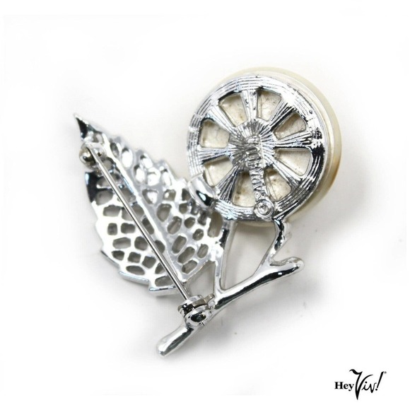 Vintage Sarah Coventry 1.5" Pin - Silver Pearl & Leaf in Original Box - Hey Viv - Picture 3 of 7